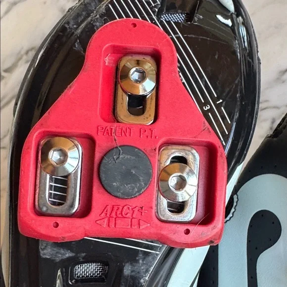 Peloton Black and Red Cycling Shoes - Picture 10 of 14